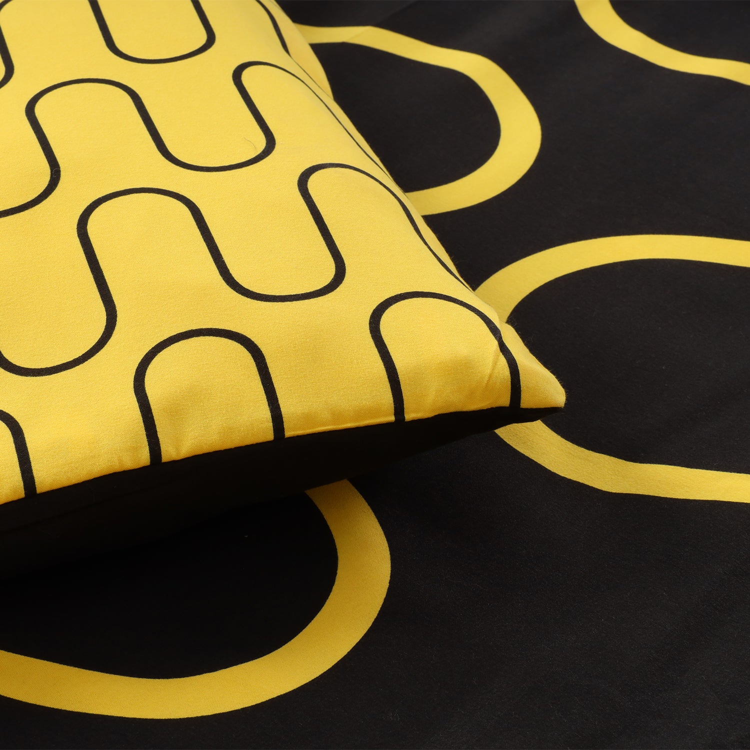 Waves Printed Duvet Cover Black & Ochre
