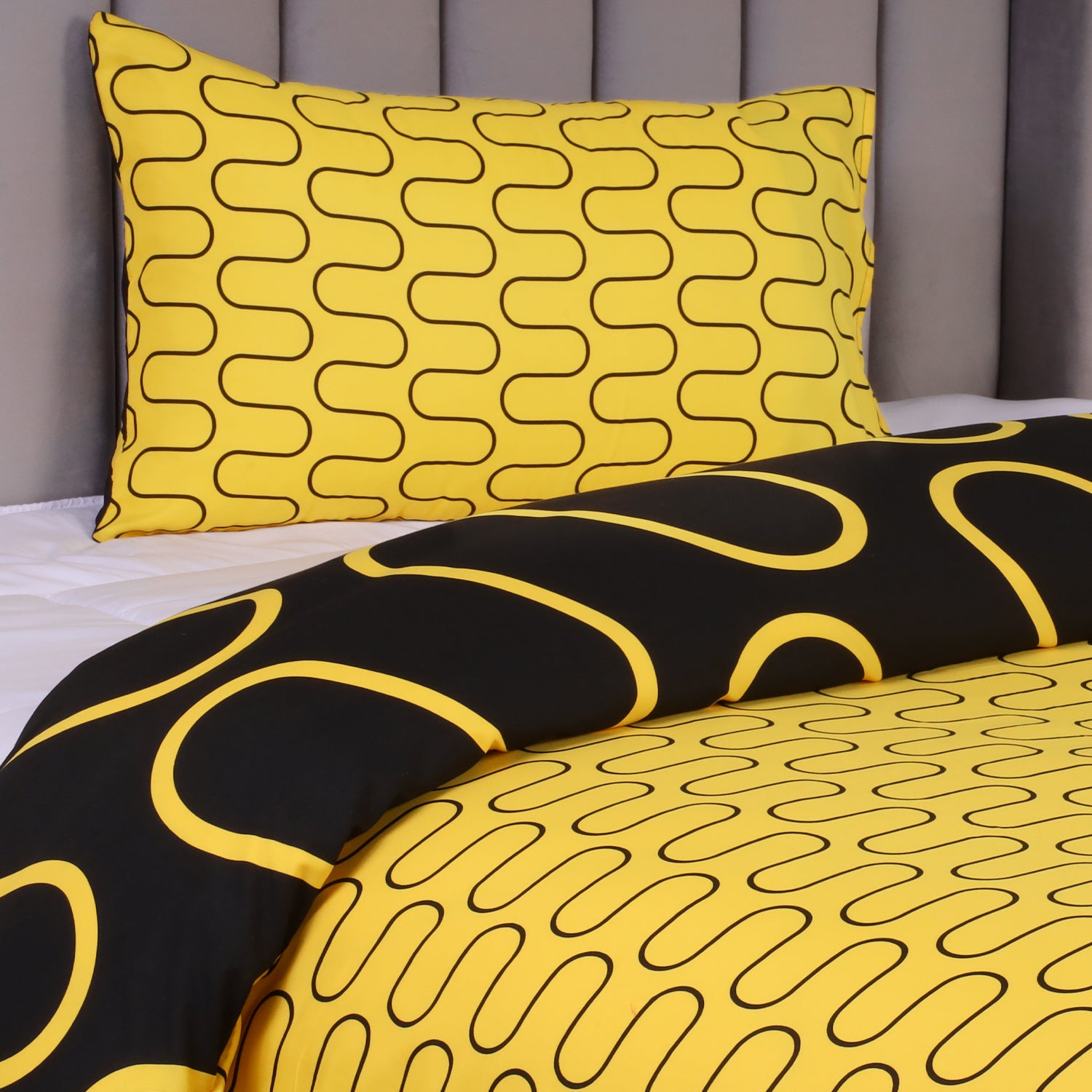 Waves Printed Duvet Cover Black & Ochre