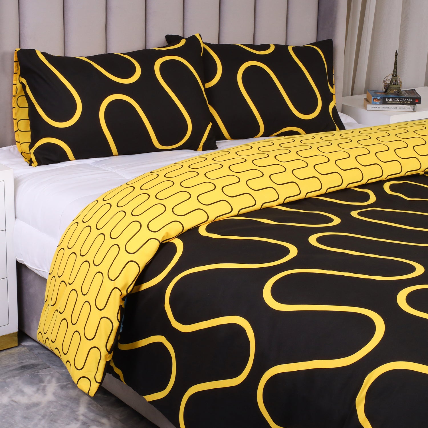 Waves Printed Duvet Cover Black & Ochre