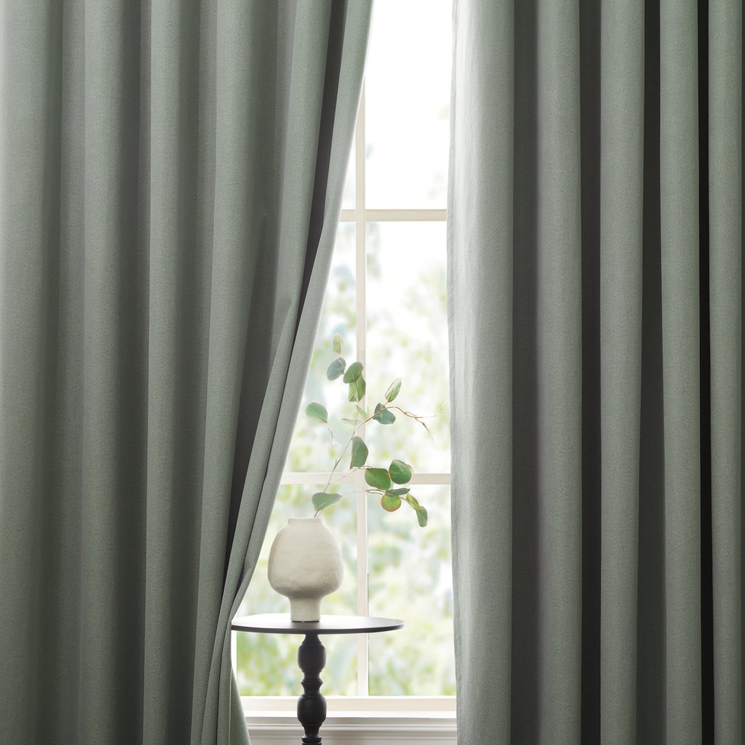 135 GSM Eyelet Ready Made Blackout Curtains For Living Room